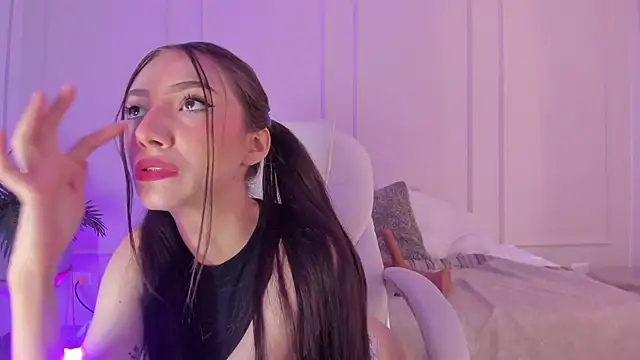 Snapshot of Mariapettit chatting on March 2025 12:28:01 PM Mariapettit online show from March 2025 12:28:01 PM