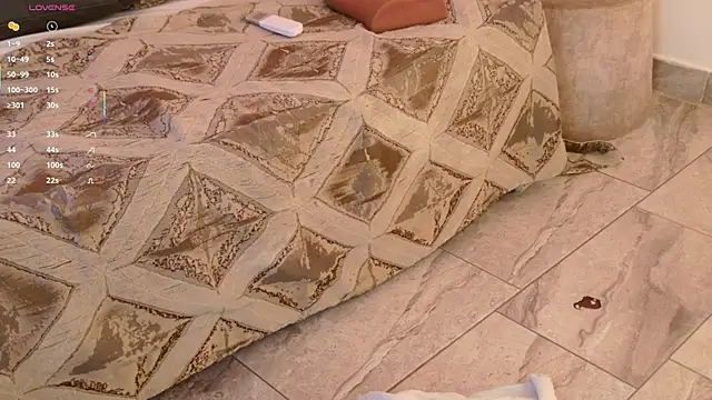 Snapshot of Mariapettit chatting on October 2025 10:04:01 AM Mariapettit online show from October 2025 10:04:01 AM