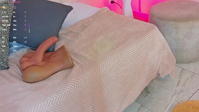 Snapshot of Mariapettit chatting on October 2025 12:06:01 PM Mariapettit online show from October 2025 12:06:01 PM