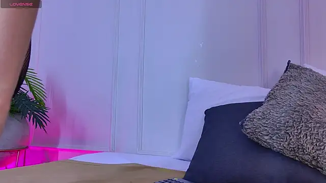 Snapshot of Mariapettit chatting on November 2025 11:54:01 AM Mariapettit online show from November 2025 11:54:01 AM