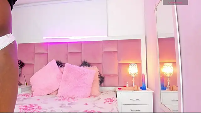 Snapshot of DaphneLloyd chatting on December 2024 07:33:01 PM DaphneLloyd online show from December 2024 07:33:01 PM