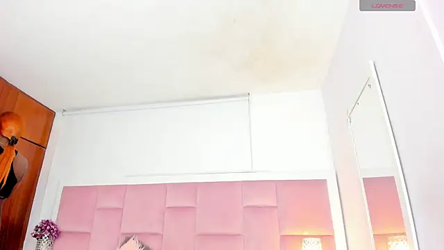 Snapshot of DaphneLloyd chatting on December 2024 02:05:01 AM DaphneLloyd online show from December 2024 02:05:01 AM