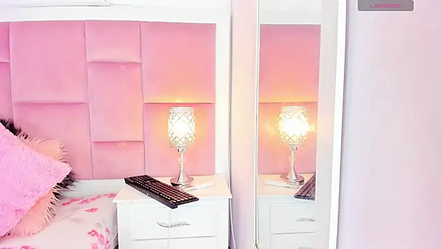 Snapshot of DaphneLloyd chatting on December 2024 07:11:02 PM DaphneLloyd online show from December 2024 07:11:02 PM