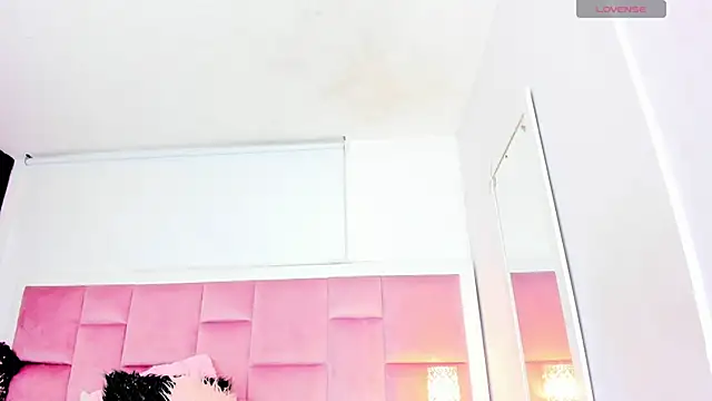 Snapshot of DaphneLloyd chatting on December 2024 02:23:02 AM DaphneLloyd online show from December 2024 02:23:02 AM