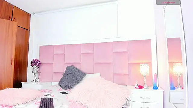 Snapshot of DaphneLloyd chatting on December 2024 02:23:01 AM DaphneLloyd online show from December 2024 02:23:01 AM