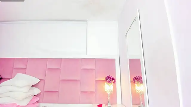 Snapshot of DaphneLloyd chatting on January 2025 01:53:02 AM DaphneLloyd online show from January 2025 01:53:02 AM