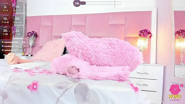 Snapshot of DaphneLloyd chatting on January 2025 01:58:02 AM DaphneLloyd online show from January 2025 01:58:02 AM