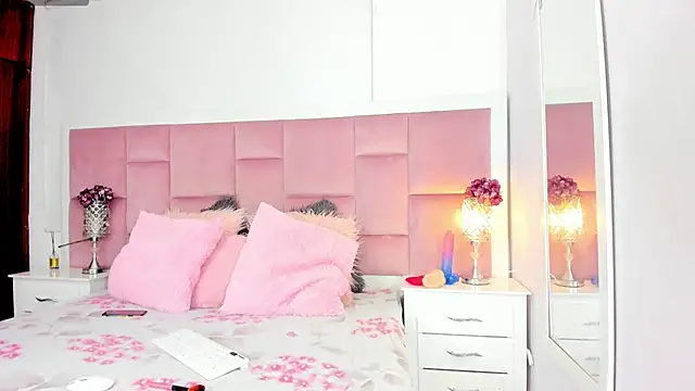 Snapshot of DaphneLloyd chatting on January 2025 08:29:01 PM DaphneLloyd online show from January 2025 08:29:01 PM