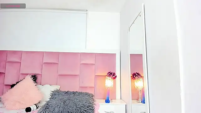 Snapshot of DaphneLloyd chatting on January 2025 02:45:02 AM DaphneLloyd online show from January 2025 02:45:02 AM