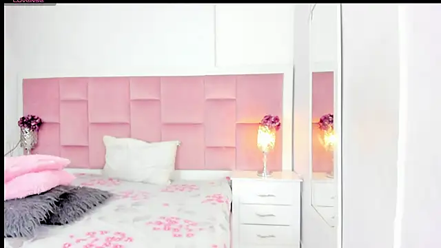 Snapshot of DaphneLloyd chatting on January 2025 07:43:01 PM DaphneLloyd online show from January 2025 07:43:01 PM