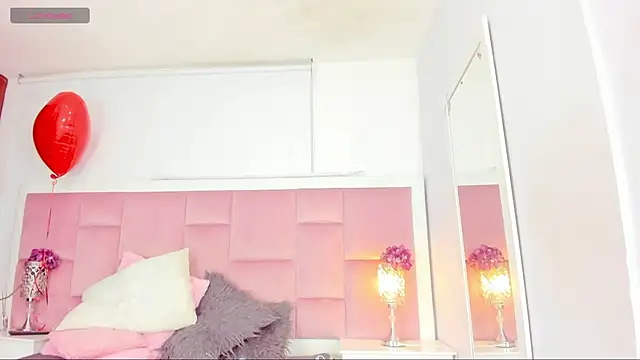 Snapshot of DaphneLloyd chatting on February 2025 02:49:01 AM DaphneLloyd online show from February 2025 02:49:01 AM