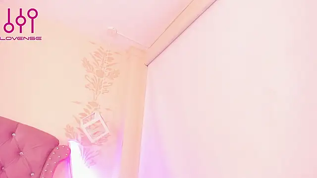 Snapshot of DaphneLloyd chatting on September 2025 02:35:02 AM DaphneLloyd online show from September 2025 02:35:02 AM