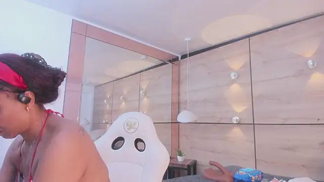 martina touss online show from February 2026 01:07:01 PM