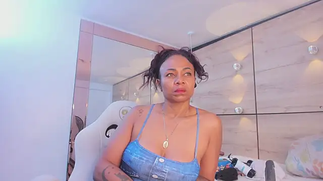 martina touss online show from April 2026 12:42:01 PM