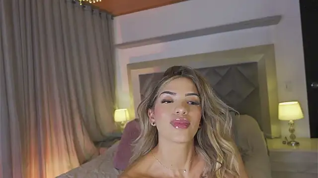 Snapshot of Ameliadickens chatting on March 2026 11:44:01 PM Ameliadickens online show from March 2026 11:44:01 PM