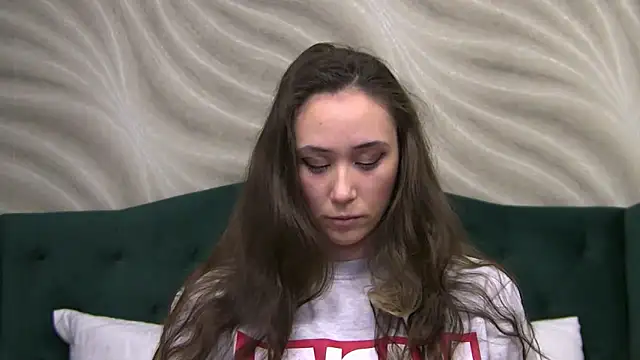 Snapshot of AliceMunro chatting on January 2025 10:22:02 PM AliceMunro online show from January 2025 10:22:02 PM