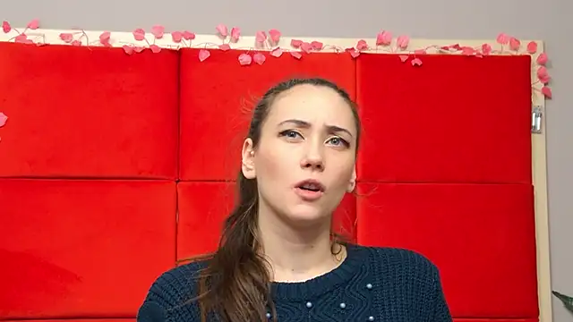 Snapshot of AliceMunro chatting on January 2025 09:57:01 PM AliceMunro online show from January 2025 09:57:01 PM