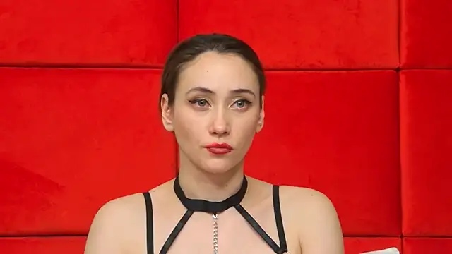 Snapshot of AliceMunro chatting on January 2025 09:47:02 PM AliceMunro online show from January 2025 09:47:02 PM