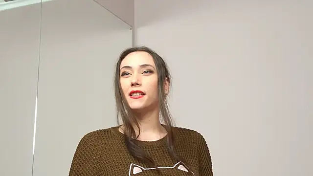 Snapshot of AliceMunro chatting on February 2025 02:06:02 AM AliceMunro online show from February 2025 02:06:02 AM