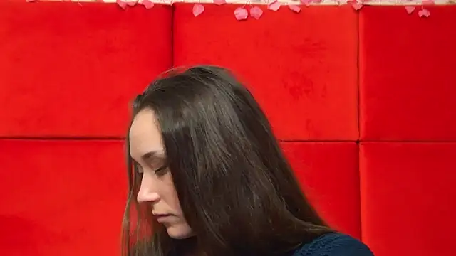 Snapshot of AliceMunro chatting on February 2025 10:04:02 PM AliceMunro online show from February 2025 10:04:02 PM