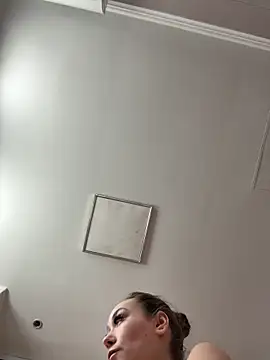 Snapshot of AliceMunro chatting on March 2025 09:40:02 PM AliceMunro online show from March 2025 09:40:02 PM