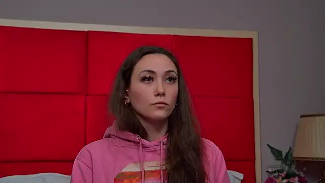 Snapshot of AliceMunro chatting on March 2025 09:43:02 PM AliceMunro online show from March 2025 09:43:02 PM