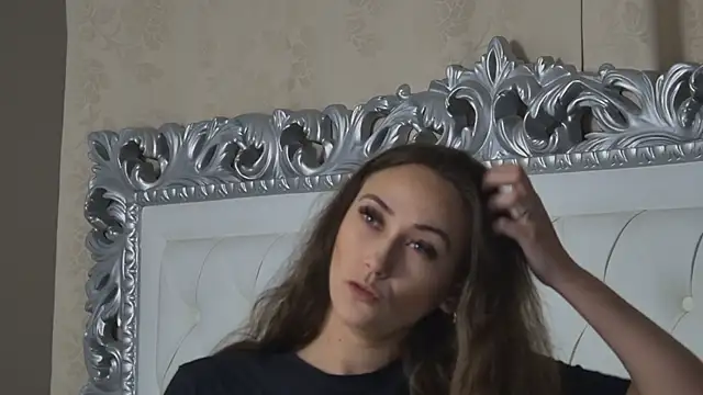 Snapshot of AliceMunro chatting on September 2025 07:17:01 PM AliceMunro online show from September 2025 07:17:01 PM