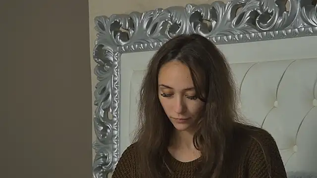 Snapshot of AliceMunro chatting on October 2025 03:55:01 PM AliceMunro online show from October 2025 03:55:01 PM