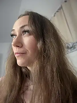 Snapshot of AliceMunro chatting on October 2025 08:31:01 PM AliceMunro online show from October 2025 08:31:01 PM