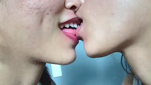 strawberrymia68 online show from February 2025 07:27:01 PM