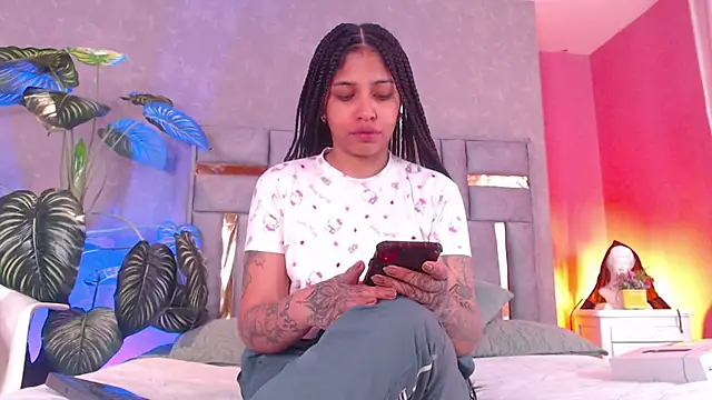 Snapshot of JuliaRose_ks chatting on October 2025 12:28:01 PM JuliaRose ks online show from October 2025 12:28:01 PM