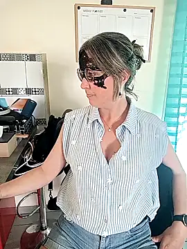 Rose Libertine online show from April 2026 04:43:02 PM