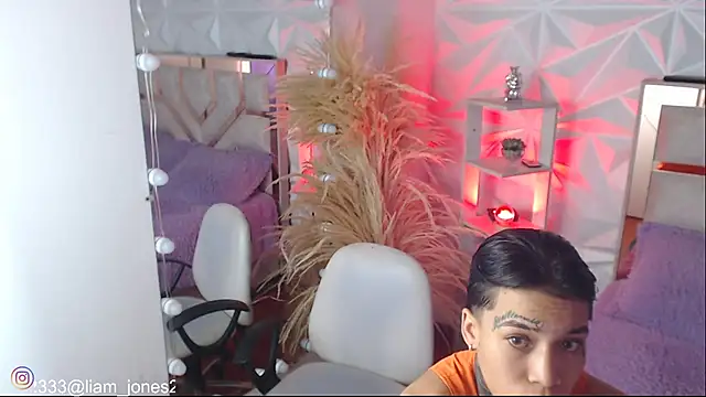 Jonesliam23 online show from October 2025 06:50:02 PM