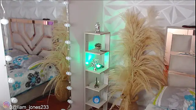 Jonesliam23 online show from November 2025 07:37:01 PM