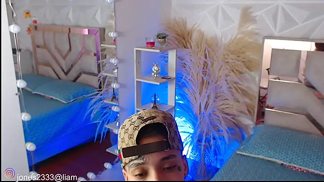 Jonesliam23 online show from November 2025 07:36:02 PM