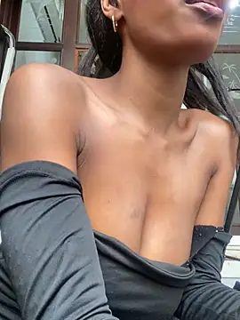 Snapshot of adaraSmiith chatting on December 2024 08:43:01 PM adaraSmiith online show from December 2024 08:43:01 PM