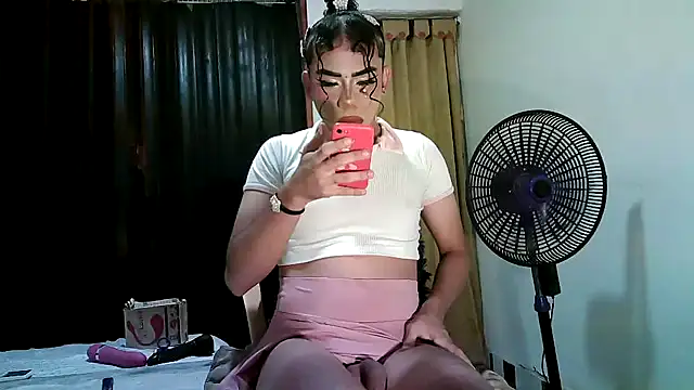 kimmiemm online show from October 2025 02:18:01 PM