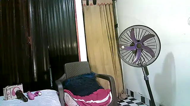 kimmiemm online show from December 2025 03:00:02 AM