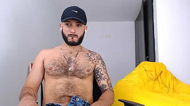 Snapshot of Sanit_Di chatting on December 2025 03:32:01 PM Sanit Di online show from December 2025 03:32:01 PM