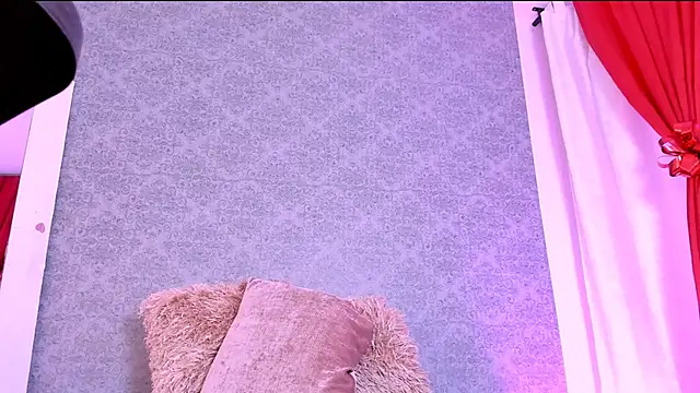 Snapshot of CatrinaRossi chatting on December 2024 02:13:01 AM CatrinaRossi online show from December 2024 02:13:01 AM