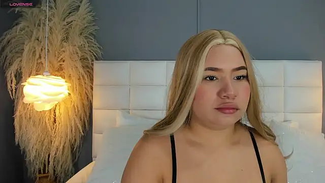 Snapshot of HannaKarson chatting on November 2025 11:31:02 AM HannaKarson online show from November 2025 11:31:02 AM