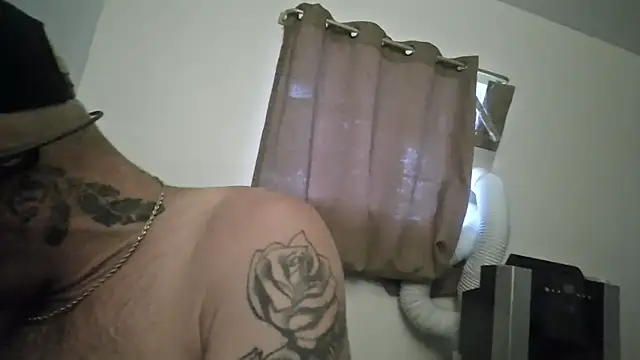 Snapshot of FrankieKentucky chatting on June 2026 01:57:02 PM FrankieKentucky online show from June 2026 01:57:02 PM