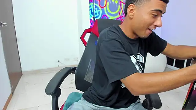 Snapshot of ANGEL_NICOLAS chatting on December 2025 10:16:01 PM ANGEL NICOLAS online show from December 2025 10:16:01 PM