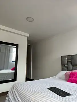 LauraCadwell online show from January 2026 01:04:01 PM