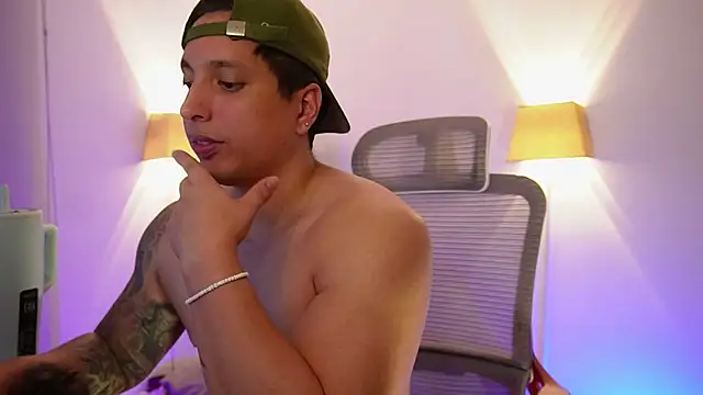 Snapshot of appolo_allen chatting on April 2026 06:19:01 AM appolo allen online show from April 2026 06:19:01 AM