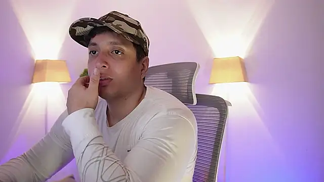 Snapshot of appolo_allen chatting on April 2026 02:07:01 AM appolo allen online show from April 2026 02:07:01 AM