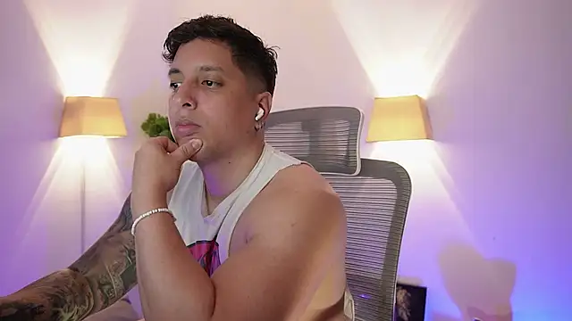 Snapshot of appolo_allen chatting on April 2026 05:54:02 AM appolo allen online show from April 2026 05:54:02 AM