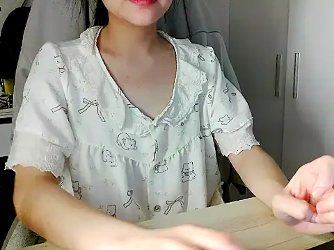 Snapshot of Yin-girl chatting on February 2026 06:28:02 PM Yin-girl online show from February 2026 06:28:02 PM