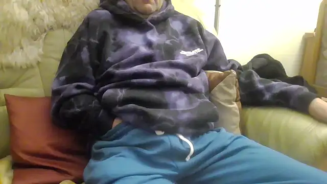 Lutzi1 online show from December 2024 05:10:01 PM