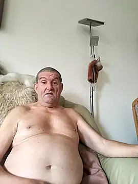 Lutzi1 online show from October 2025 02:28:02 PM